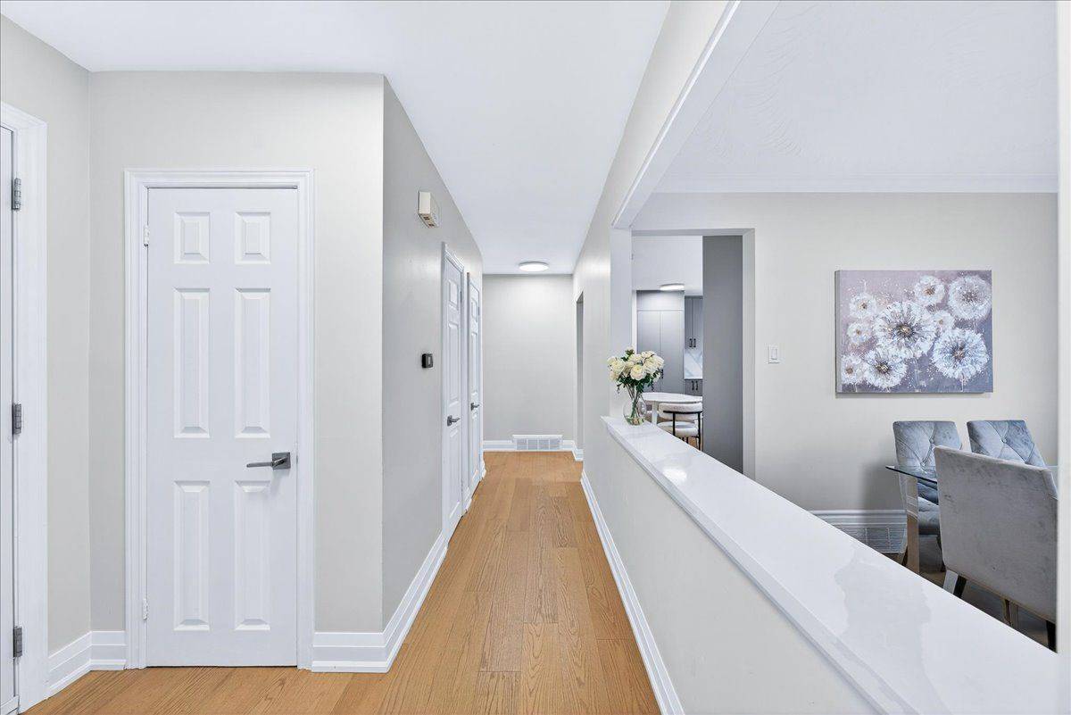65 Glenmanor DR, Oakville, ON L6K 2B3