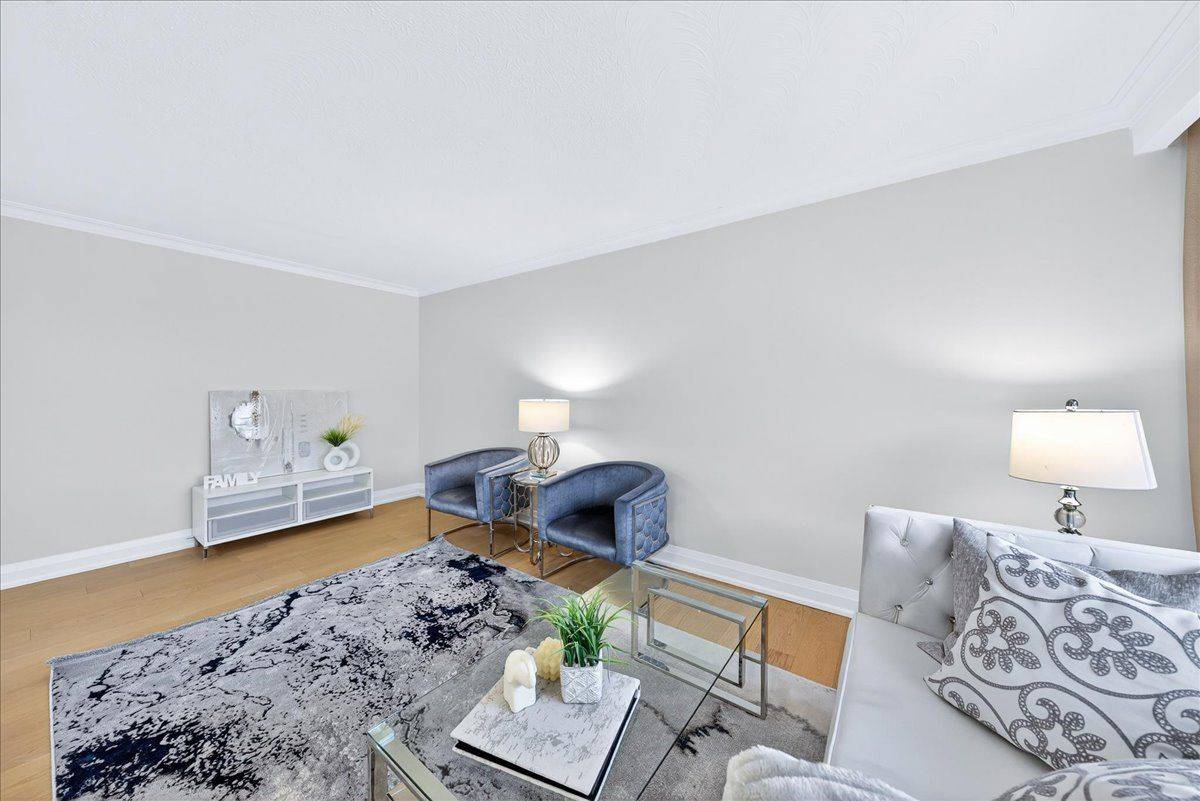 65 Glenmanor DR, Oakville, ON L6K 2B3
