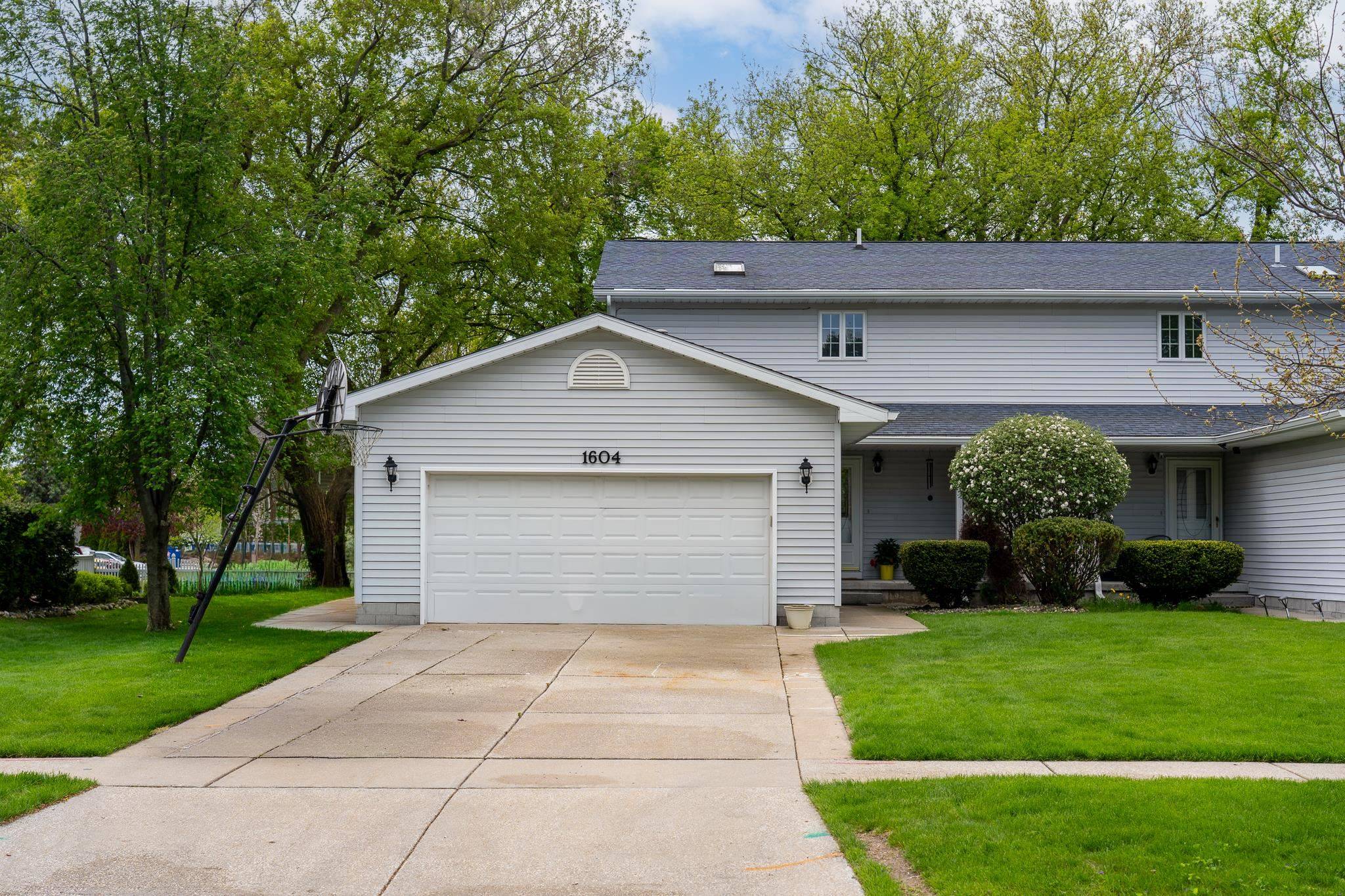 1604 E Gaylord ST, Pleasant, MI 48858
