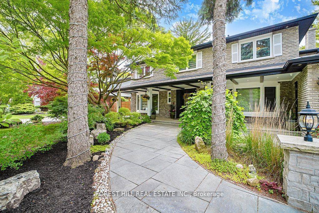 160 Banbury RD, Toronto C13, ON M3B 2L8