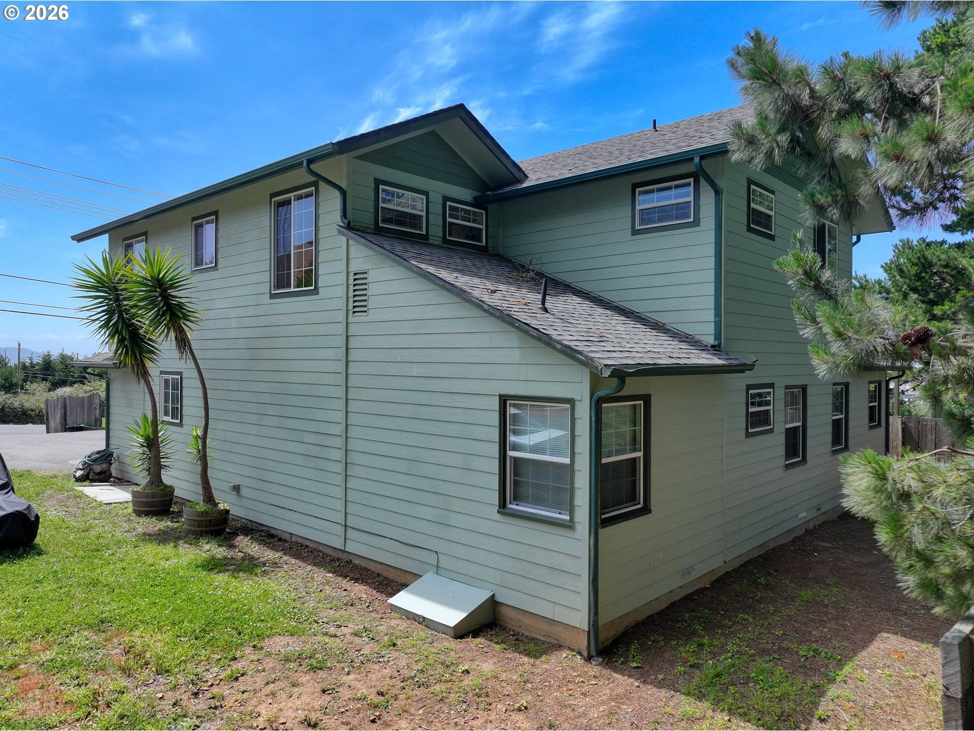 734 PACIFIC AVE, Brookings, OR 97415