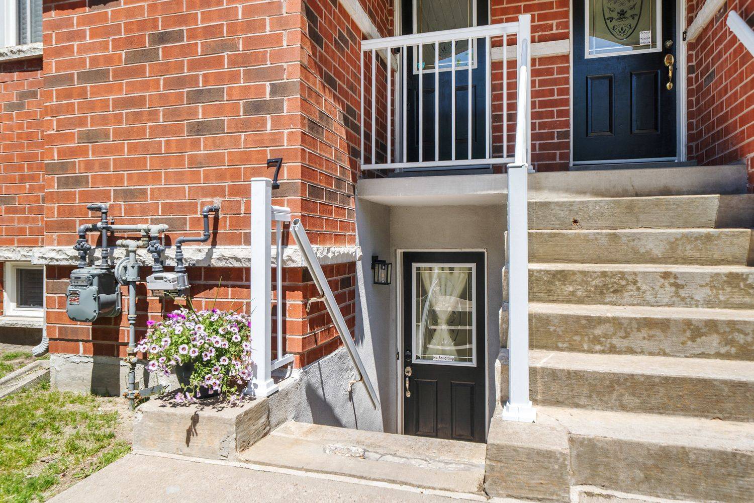 237 Ferndale DR S #7, Barrie, ON L4N 0T6