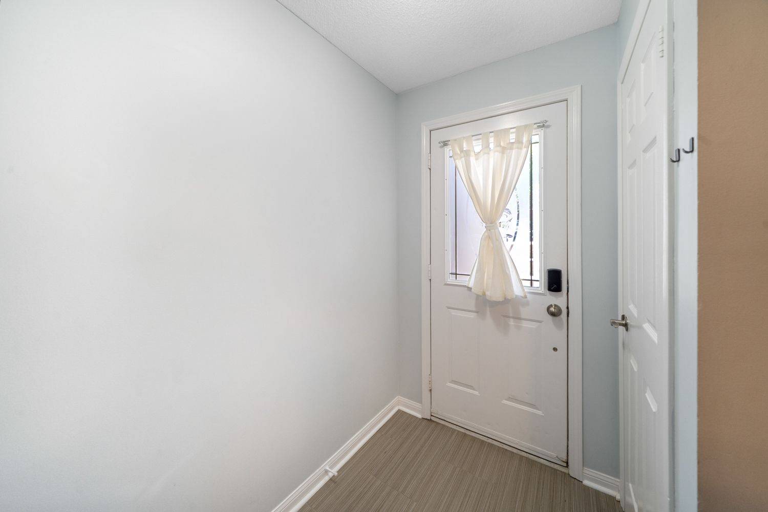 237 Ferndale DR S #7, Barrie, ON L4N 0T6