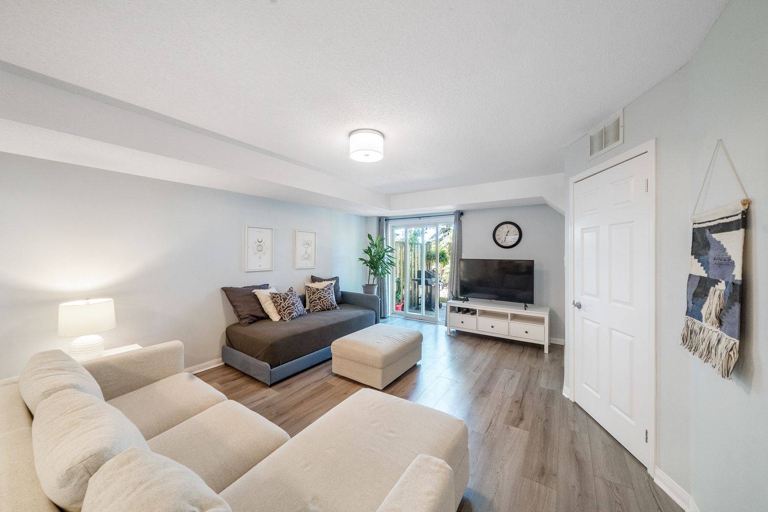 237 Ferndale DR S #7, Barrie, ON L4N 0T6