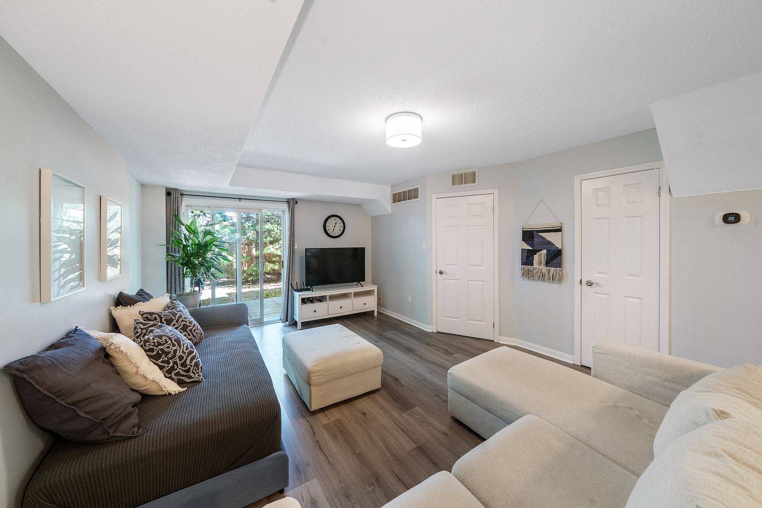 237 Ferndale DR S #7, Barrie, ON L4N 0T6