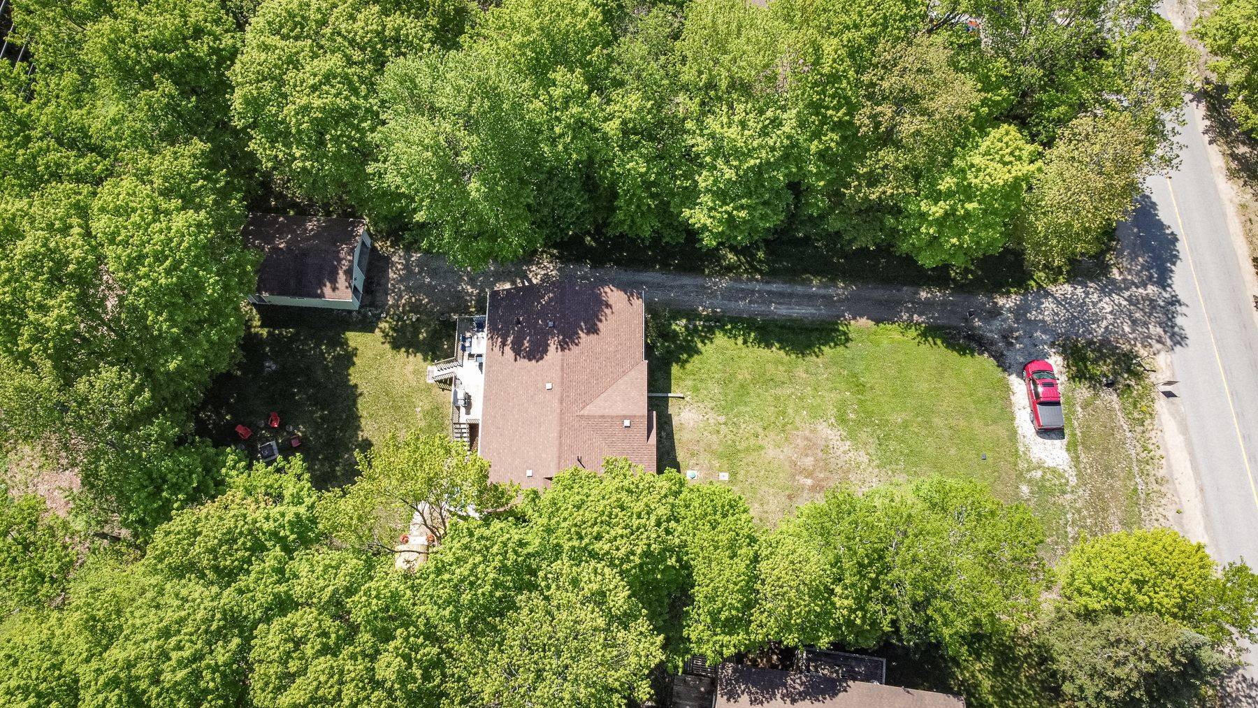 1084 Bonnie Lake RD, Bracebridge, ON P1L 1W9