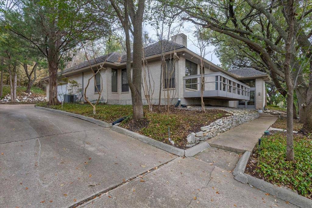 2001 Deepdale Drive, Westover Hills, TX 76107