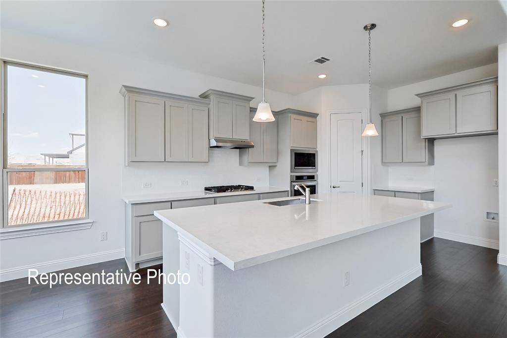 452 Shadowfax Drive, Aledo, TX 76008
