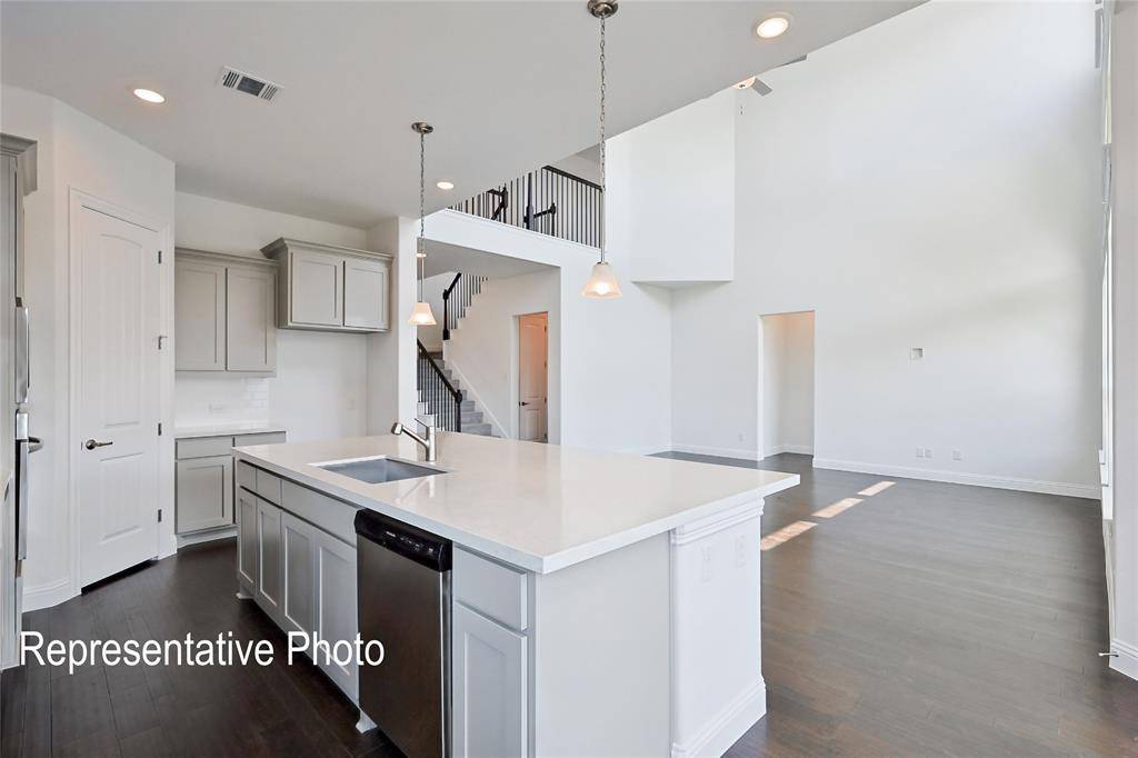 452 Shadowfax Drive, Aledo, TX 76008