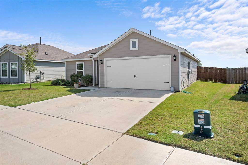 10841 Copper Hills Lane, Fort Worth, TX 76108