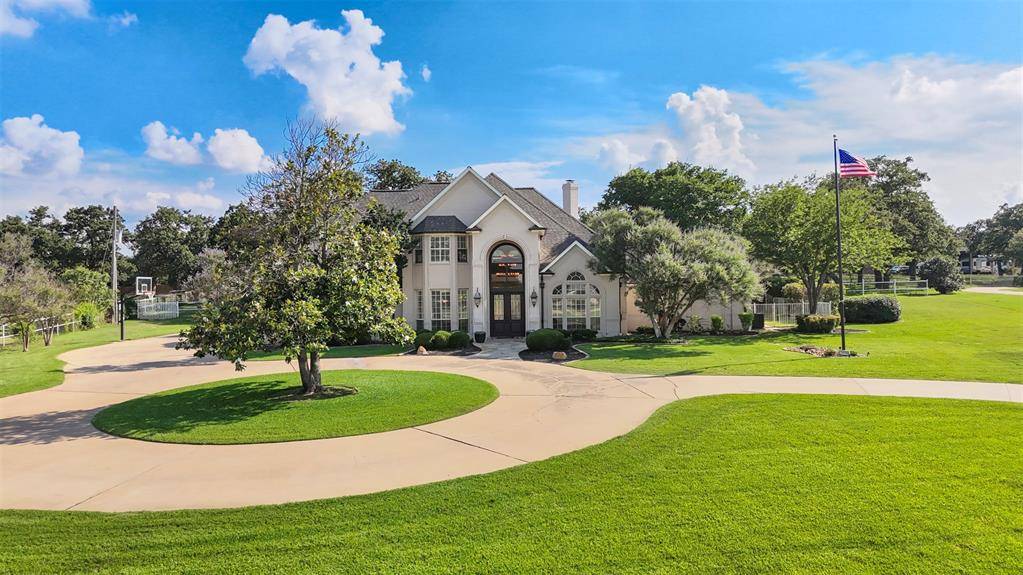6050 Oak Hollow Drive, Burleson, TX 76028