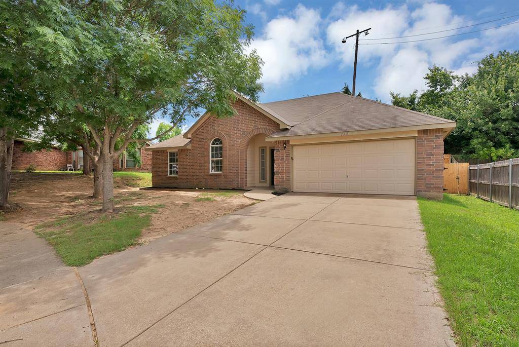 132 Parkwood Court, Azle, TX 76020