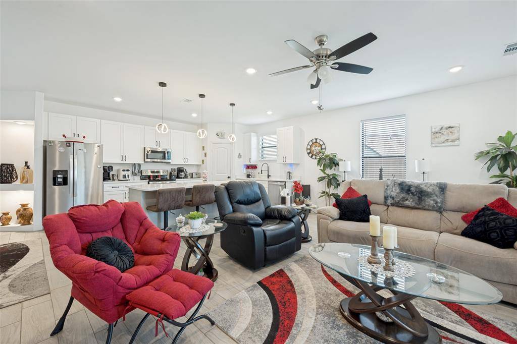 2404 Beverly Drive, Granbury, TX 76048