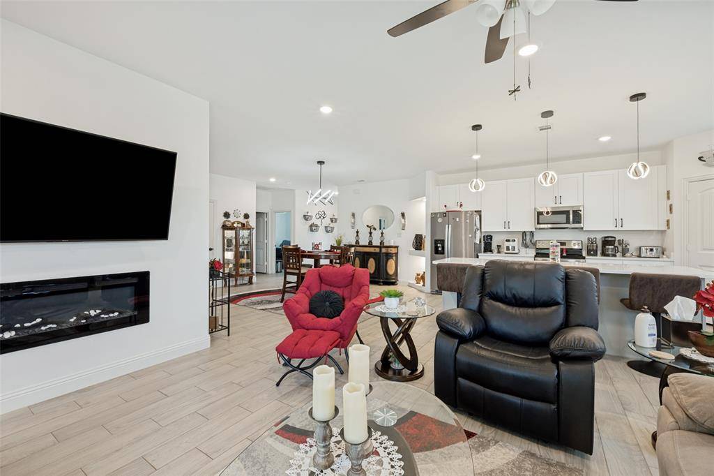 2404 Beverly Drive, Granbury, TX 76048