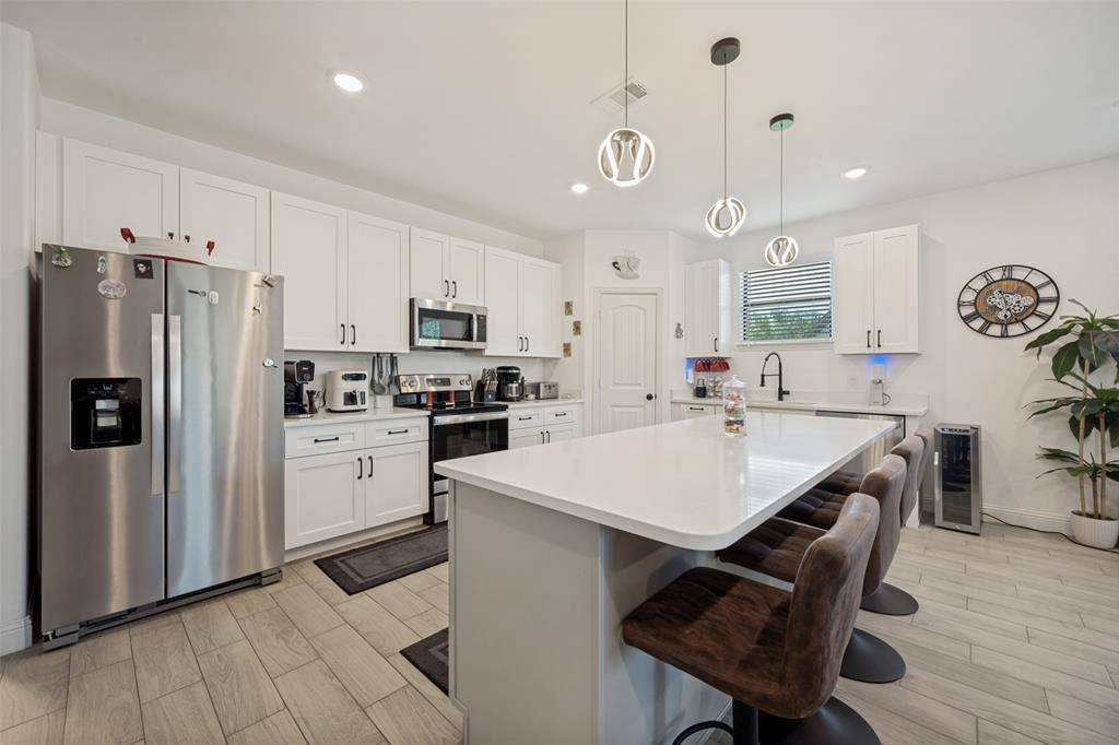 2404 Beverly Drive, Granbury, TX 76048