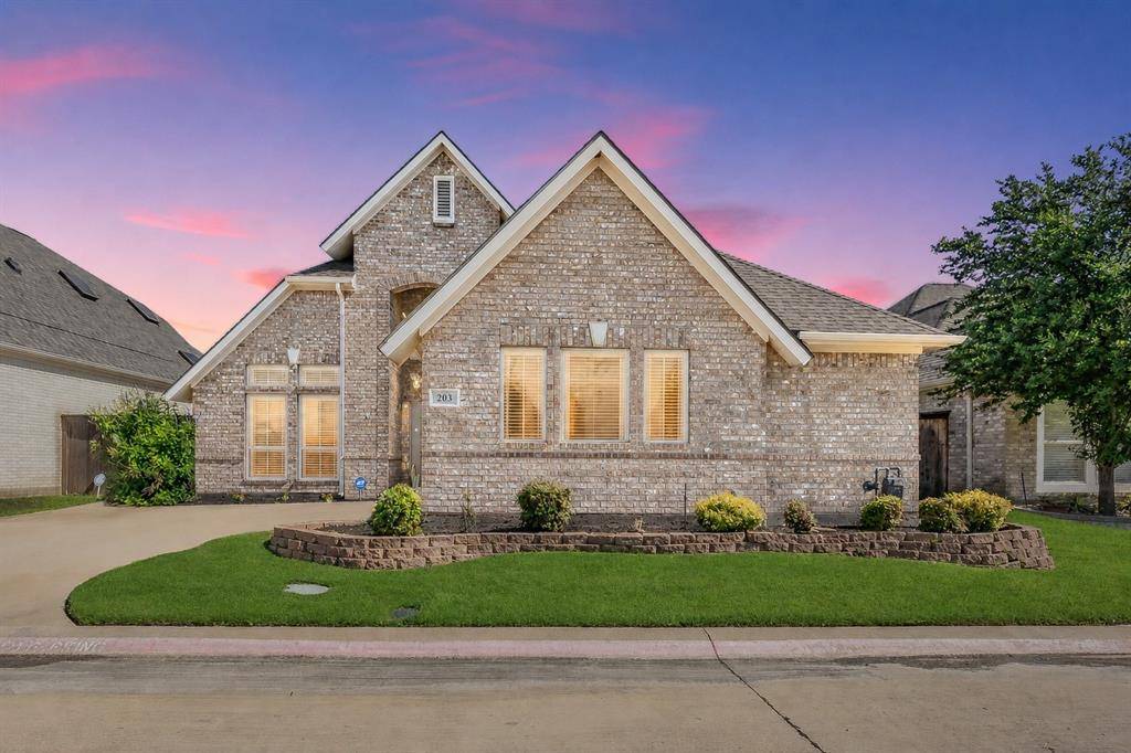 203 Arbor Park Drive, Euless, TX 76039