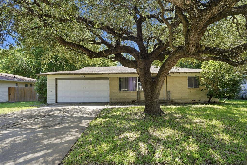 1029 Usher Street, Benbrook, TX 76126