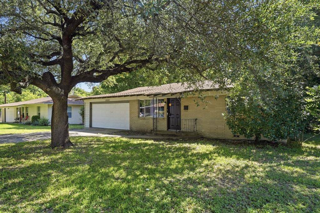 1029 Usher Street, Benbrook, TX 76126