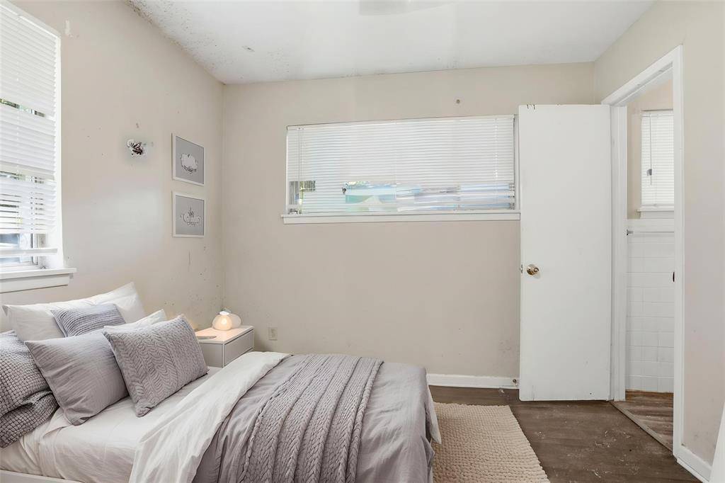 1029 Usher Street, Benbrook, TX 76126