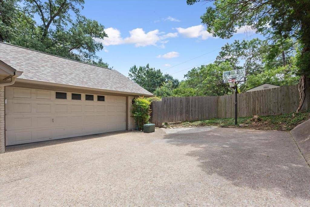 12000 Sandalwood Drive, Woodway, TX 76712