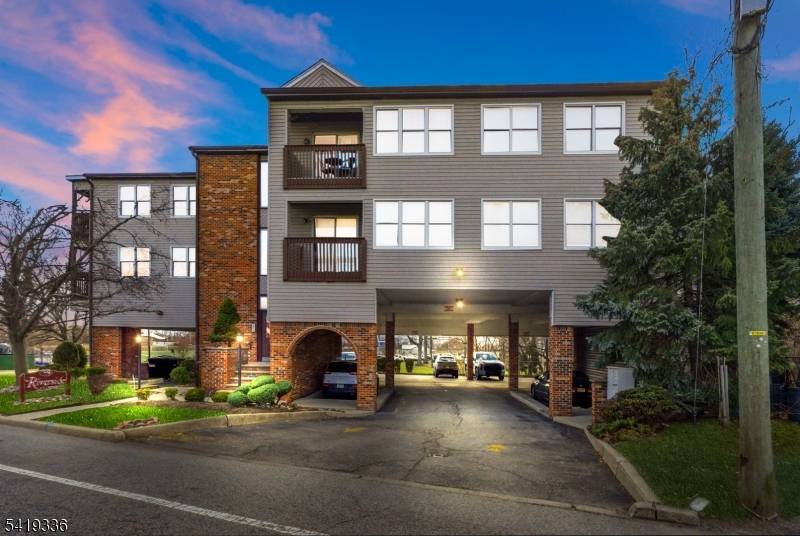 779 Riverside Ave #201, Lyndhurst Twp., NJ 07071