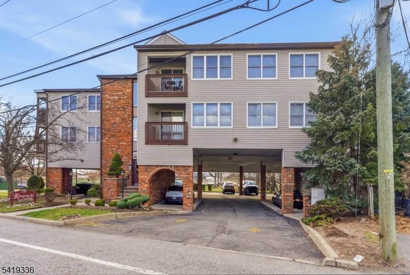 779 Riverside Ave #201, Lyndhurst Twp., NJ 07071