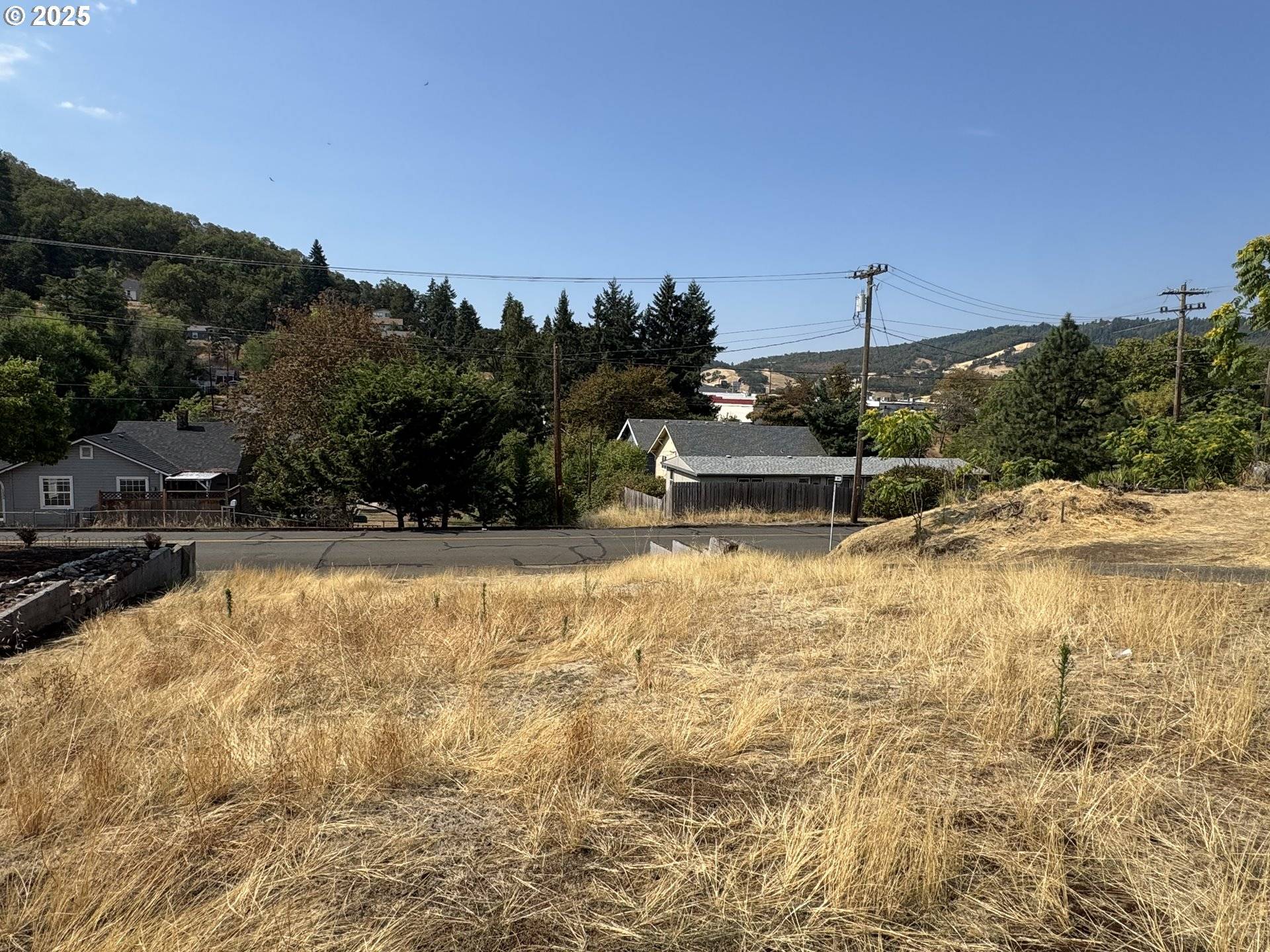 1224 SE BOOTH AVE, Roseburg, OR 97470