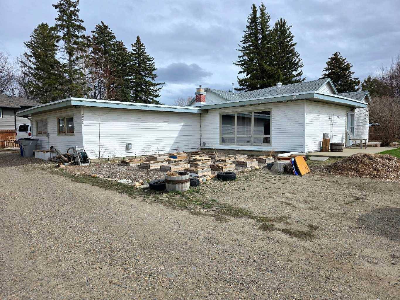 221 Heritage RD, Barnwell, AB T0K 0B0