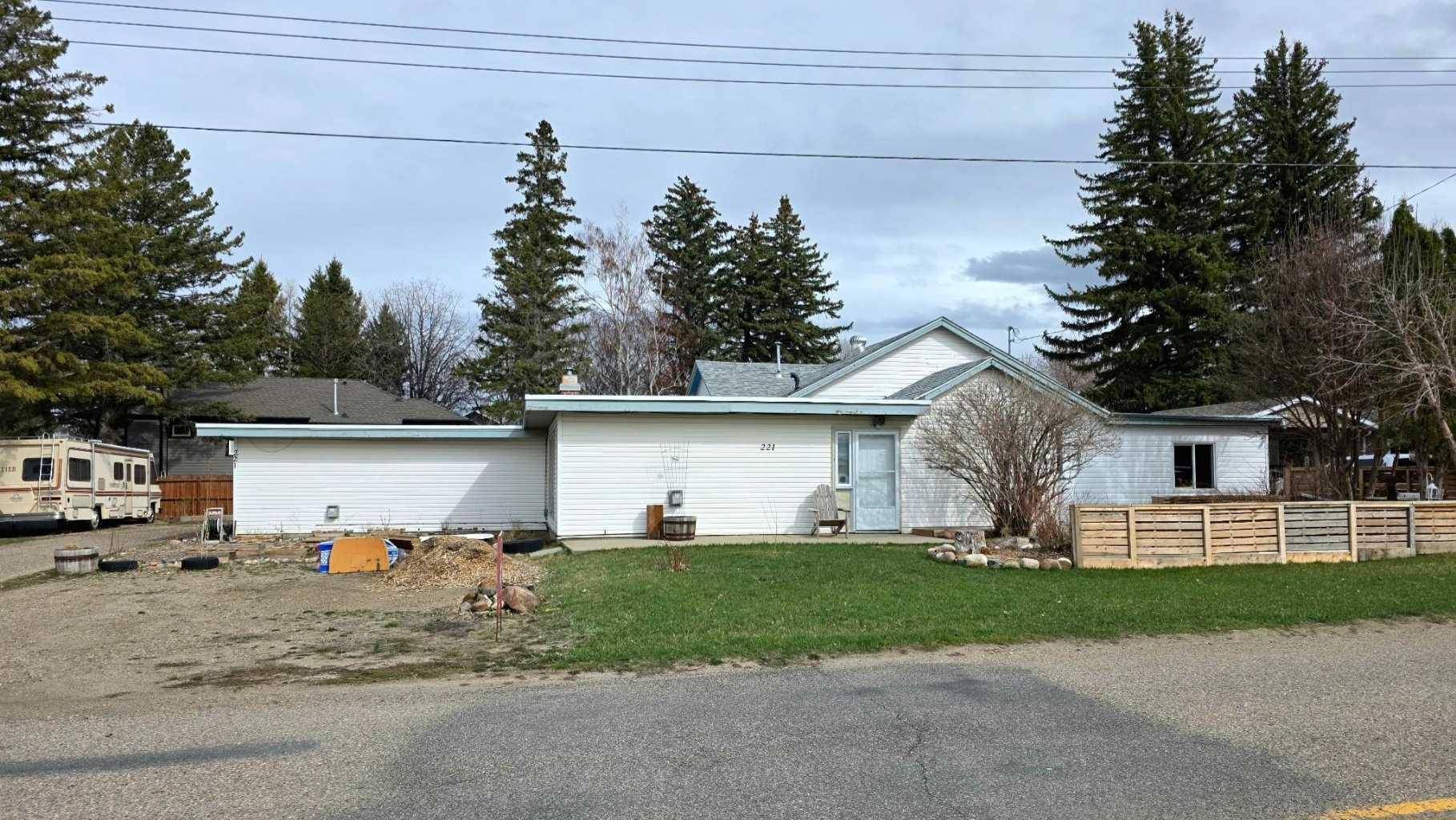 221 Heritage RD, Barnwell, AB T0K 0B0