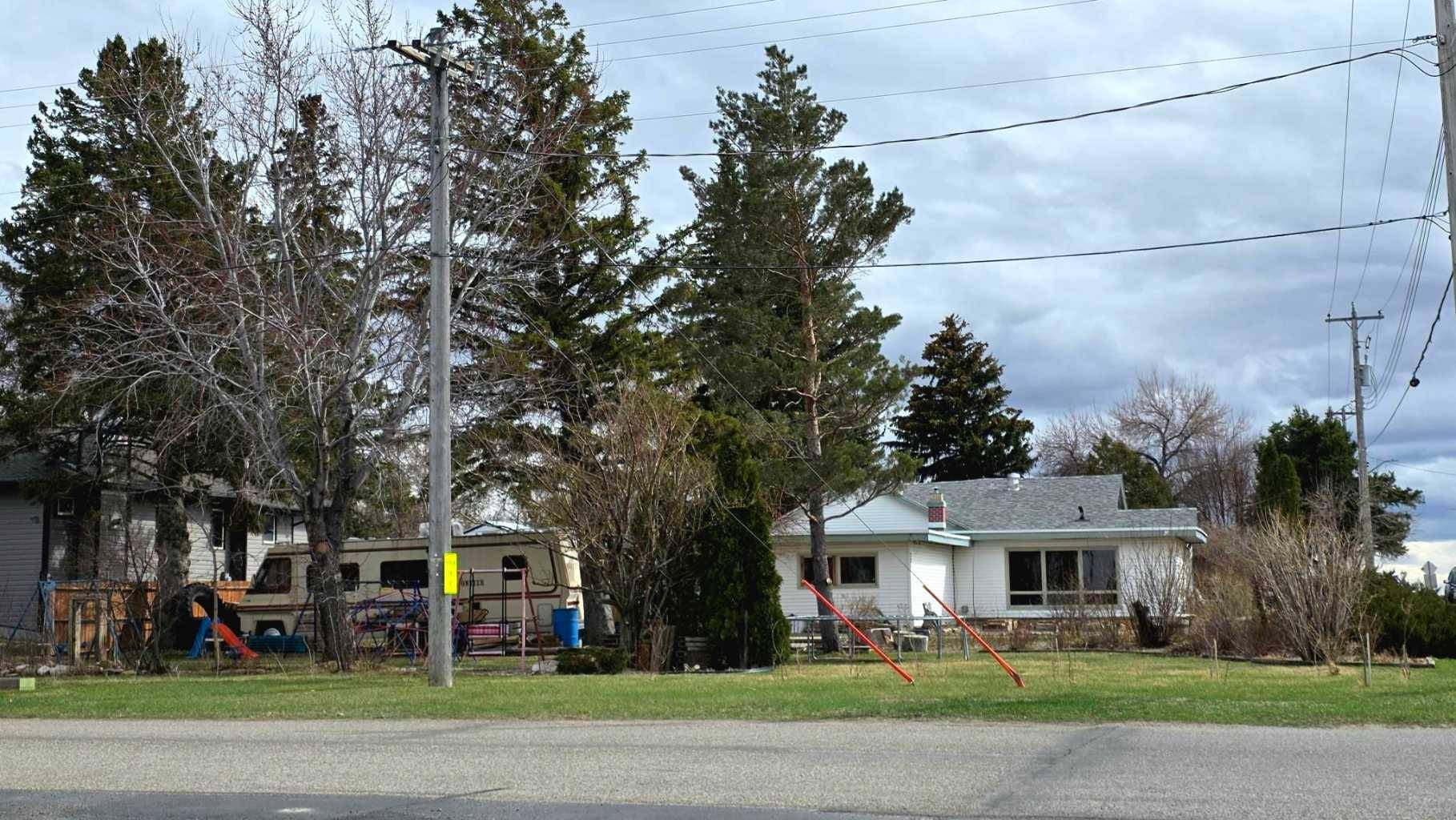221 Heritage RD, Barnwell, AB T0K 0B0