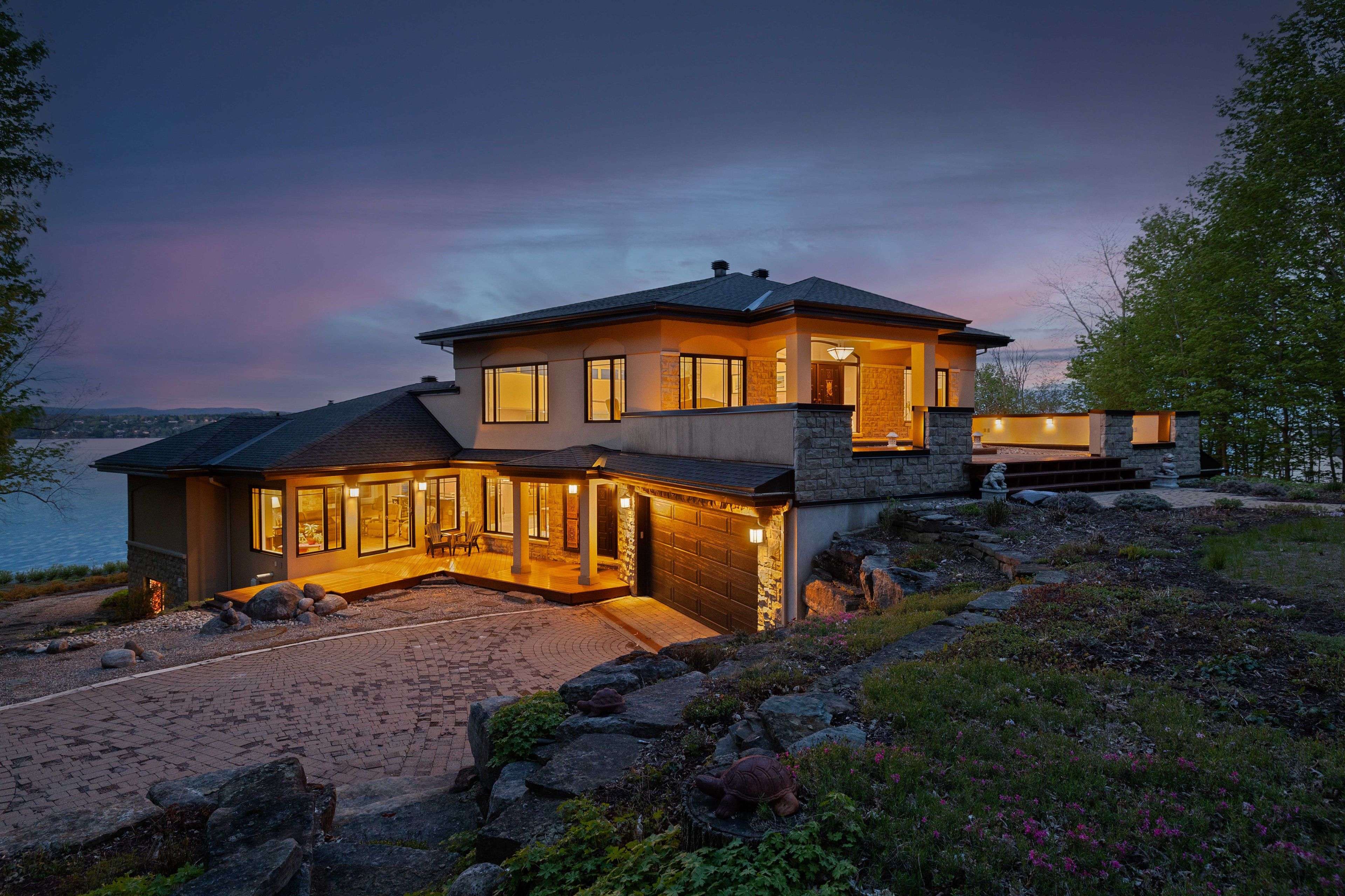 325 Berry Side RD, Kanata, ON K0A 1T0