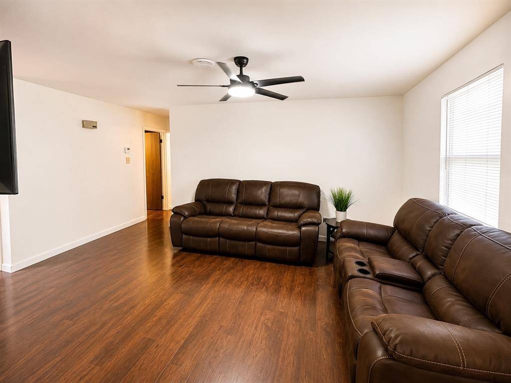 1217 Town Creek Drive, Sweetwater, TX 79556