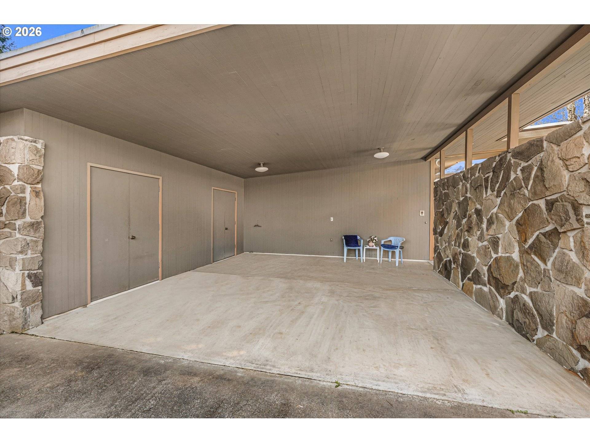 2205 N COUNTRY CLUB DR, Canby, OR 97013