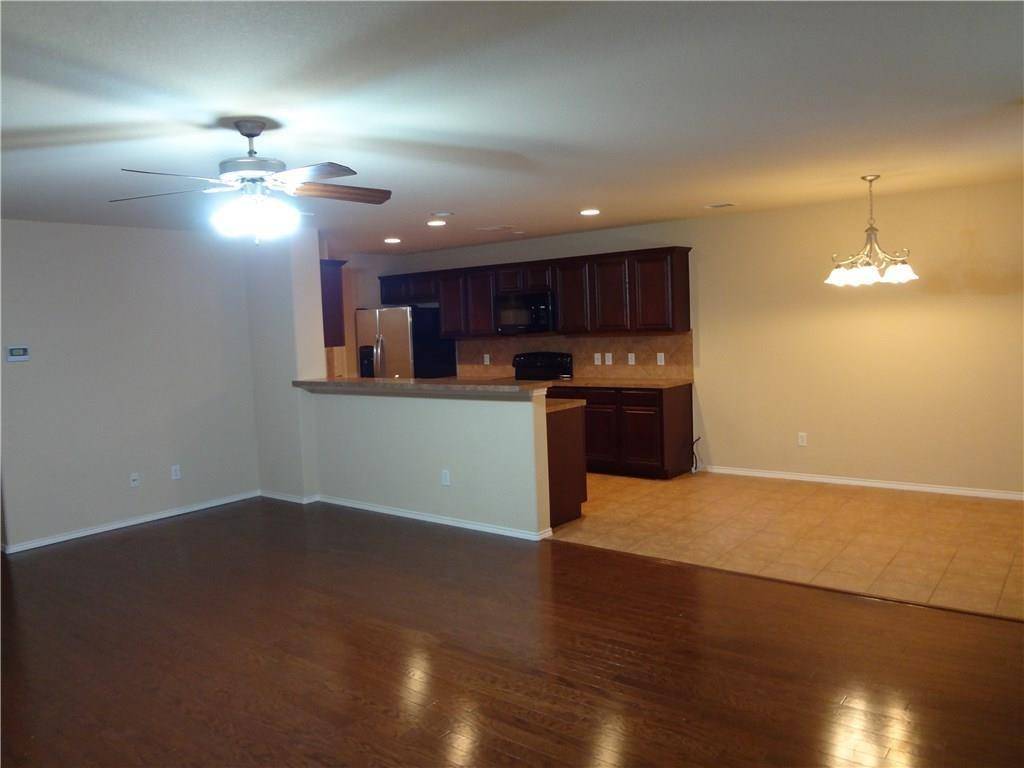 904 Mazatlan Court, Arlington, TX 76002