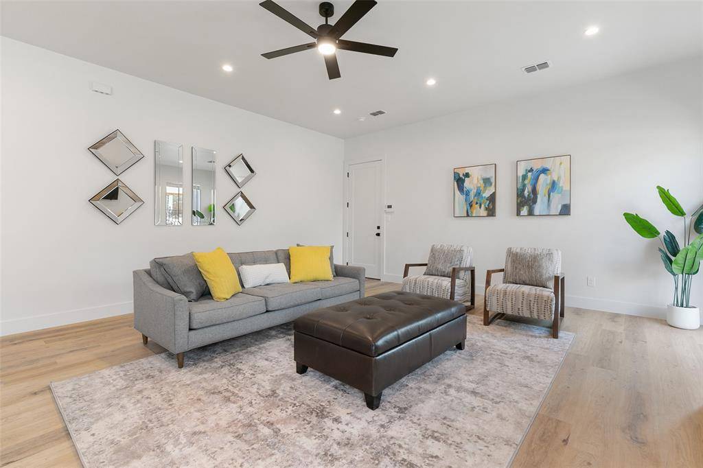 2513 N Winnetka Avenue, Dallas, TX 75212