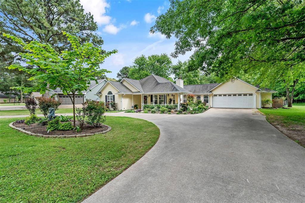 608 Green Meadow Trail, Holly Lake Ranch, TX 75765