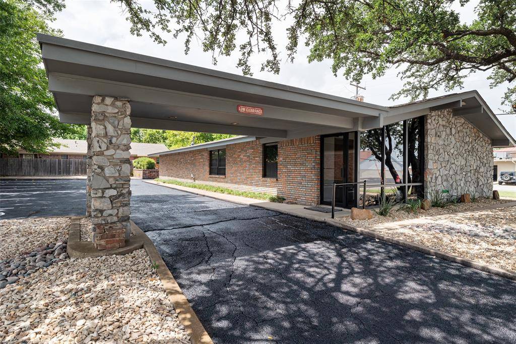 1512 Crestridge Drive, Cleburne, TX 76033