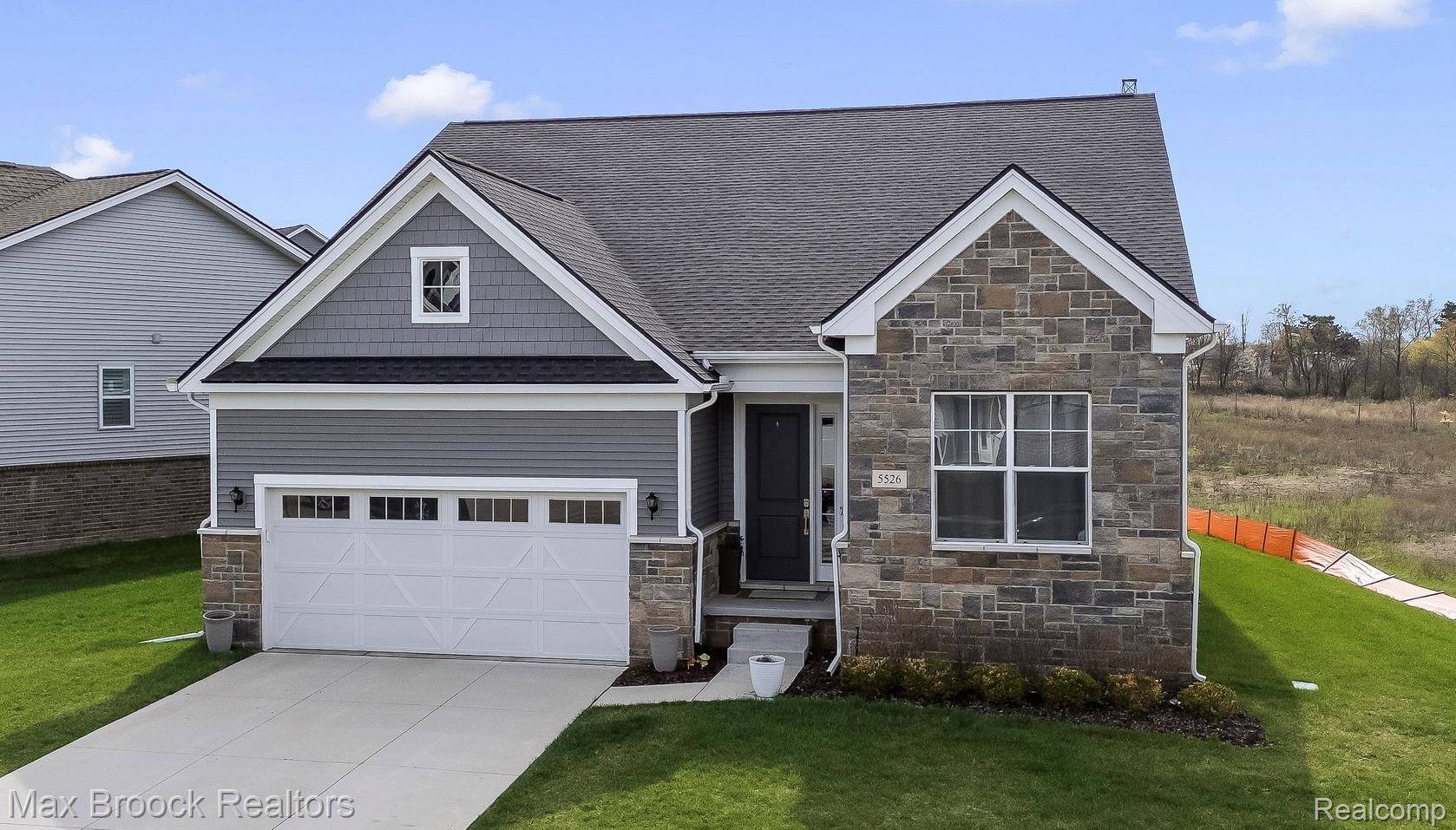 5526 Helmsdale BLVD, West Bloomfield Charter Township, MI 48322