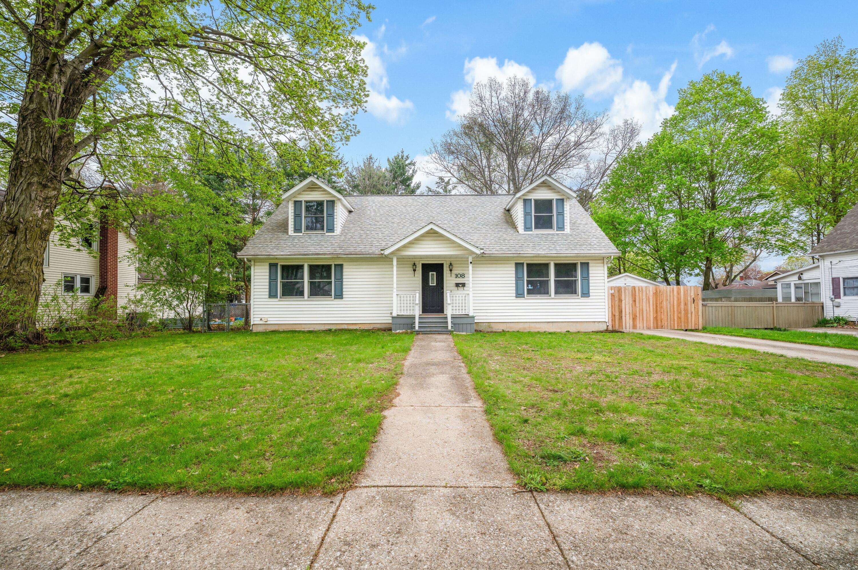 108 N Cayuga ST, Buchanan City, MI 49107