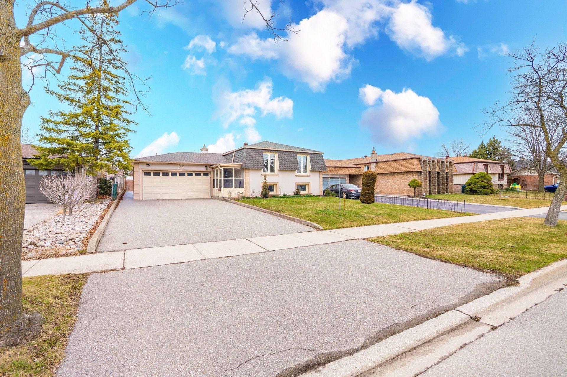 305 Pinegrove RD, Oakville, ON L6K 3P8