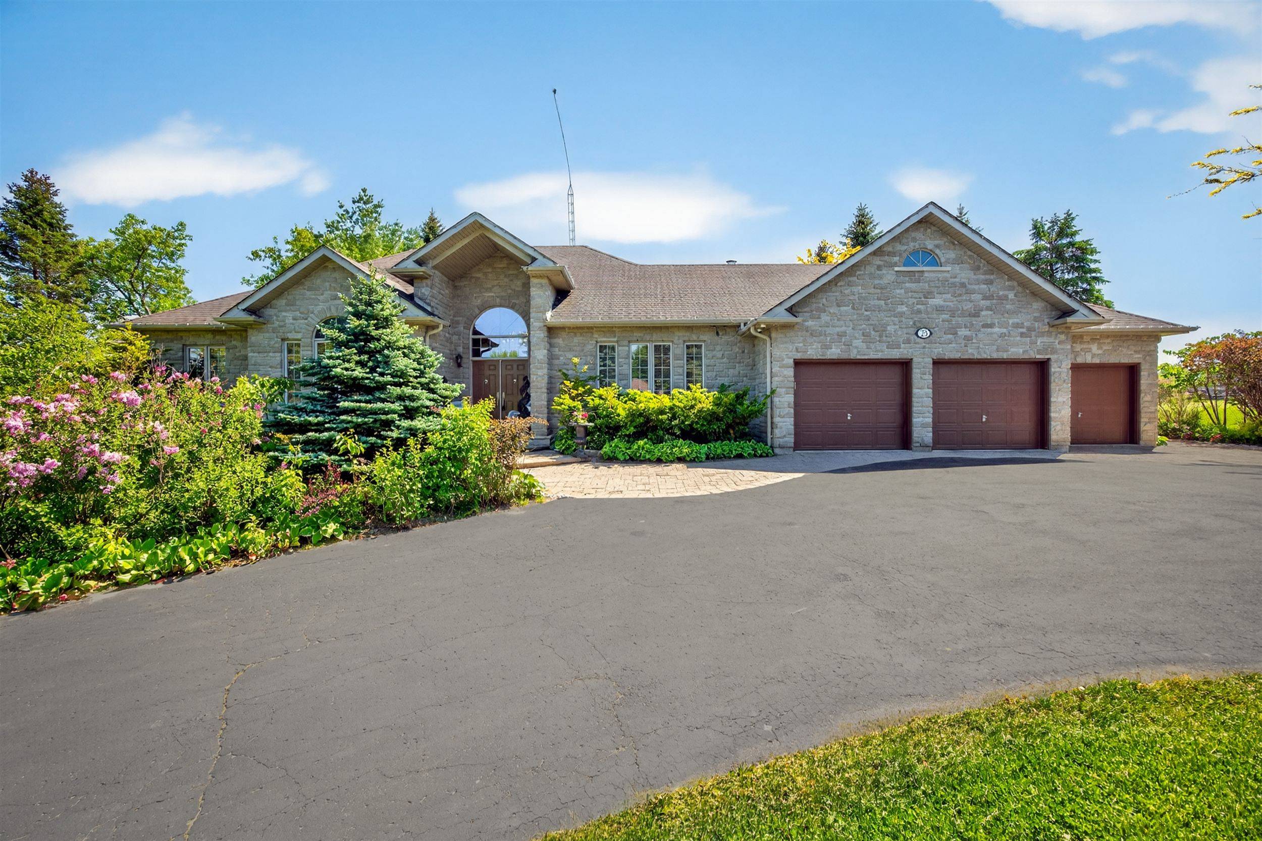 23 Fairbairn Gate, East Gwillimbury, ON L0G 1R0
