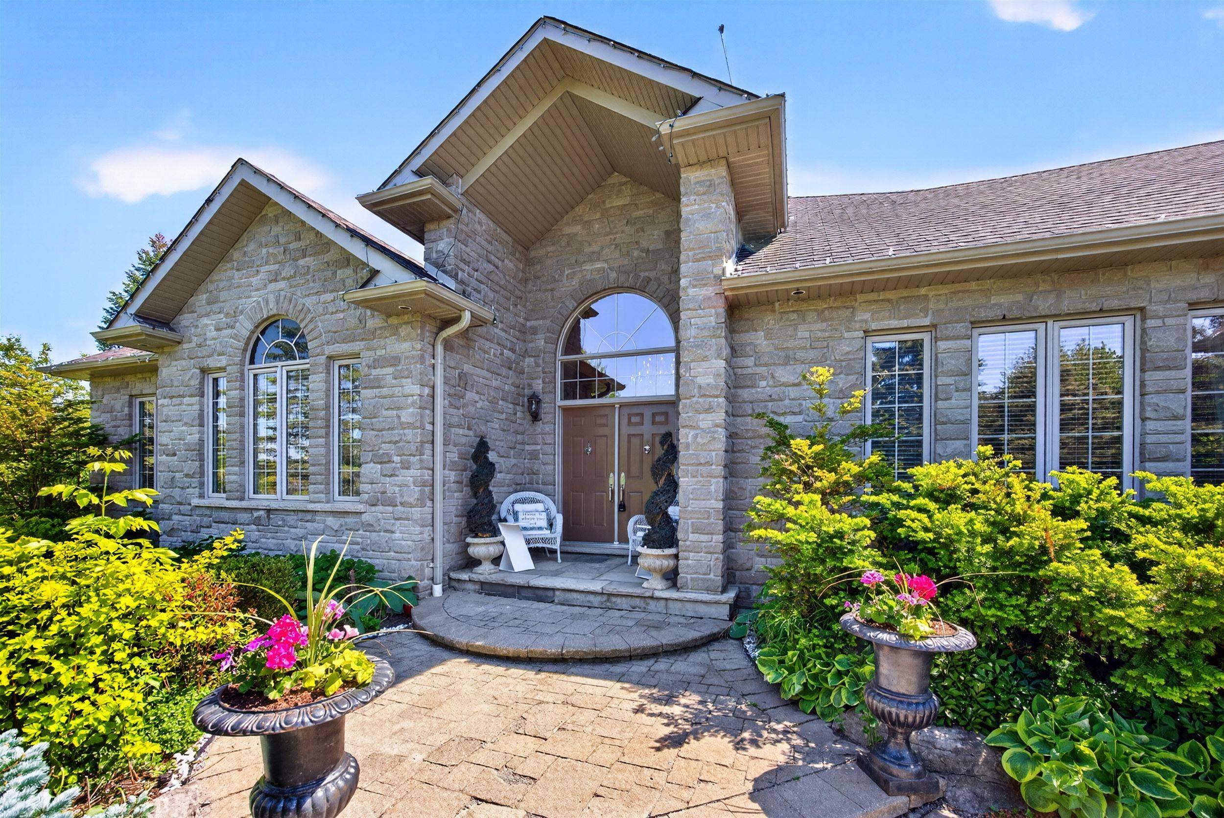 23 Fairbairn Gate, East Gwillimbury, ON L0G 1R0