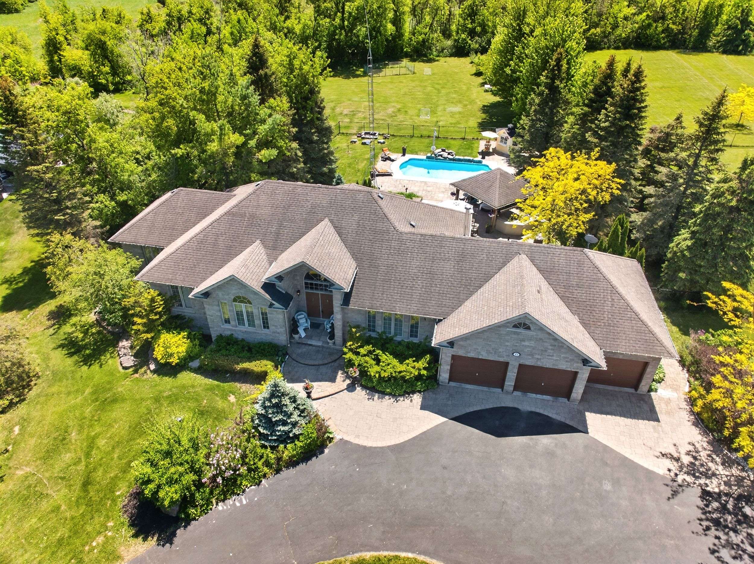 23 Fairbairn Gate, East Gwillimbury, ON L0G 1R0
