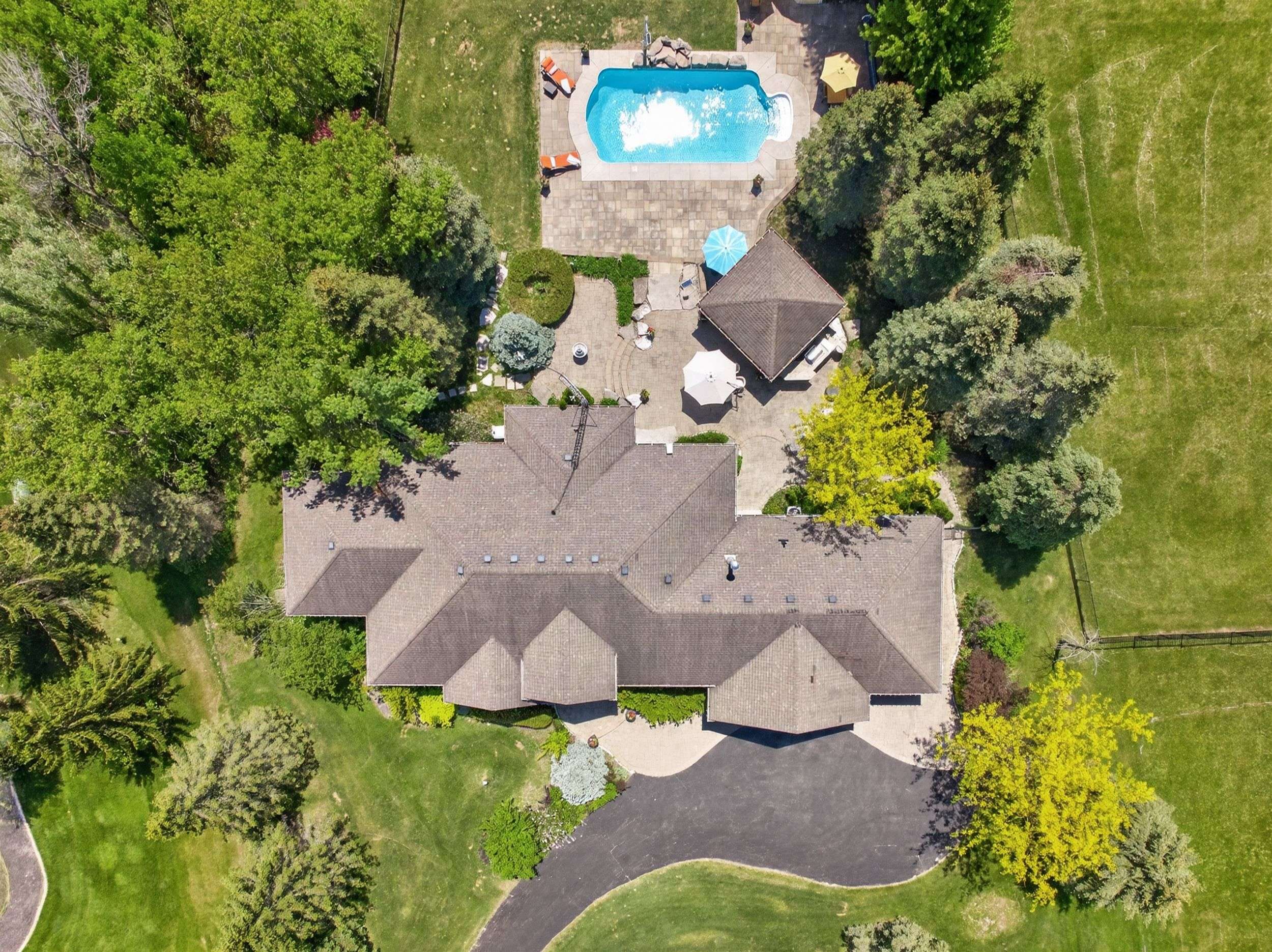 23 Fairbairn Gate, East Gwillimbury, ON L0G 1R0