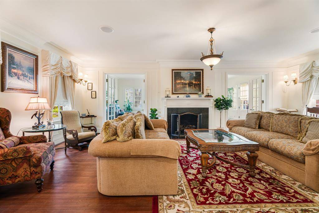 854 S Church, Paris, TX 75460