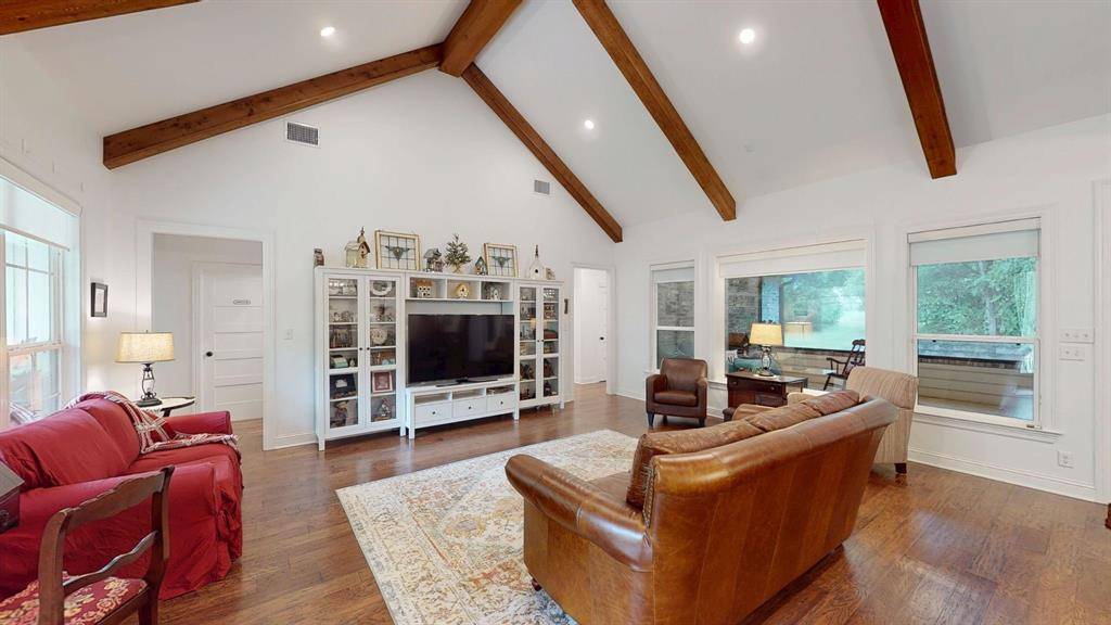 805 County Road 3802, Bullard, TX 75757