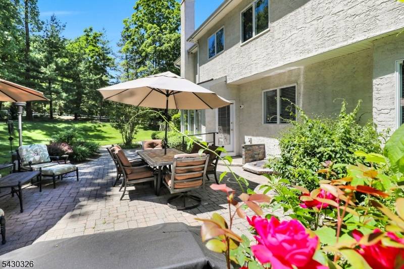 1 Vanderveer Dr, Bernards Twp., NJ 07920