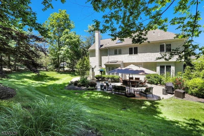 1 Vanderveer Dr, Bernards Twp., NJ 07920