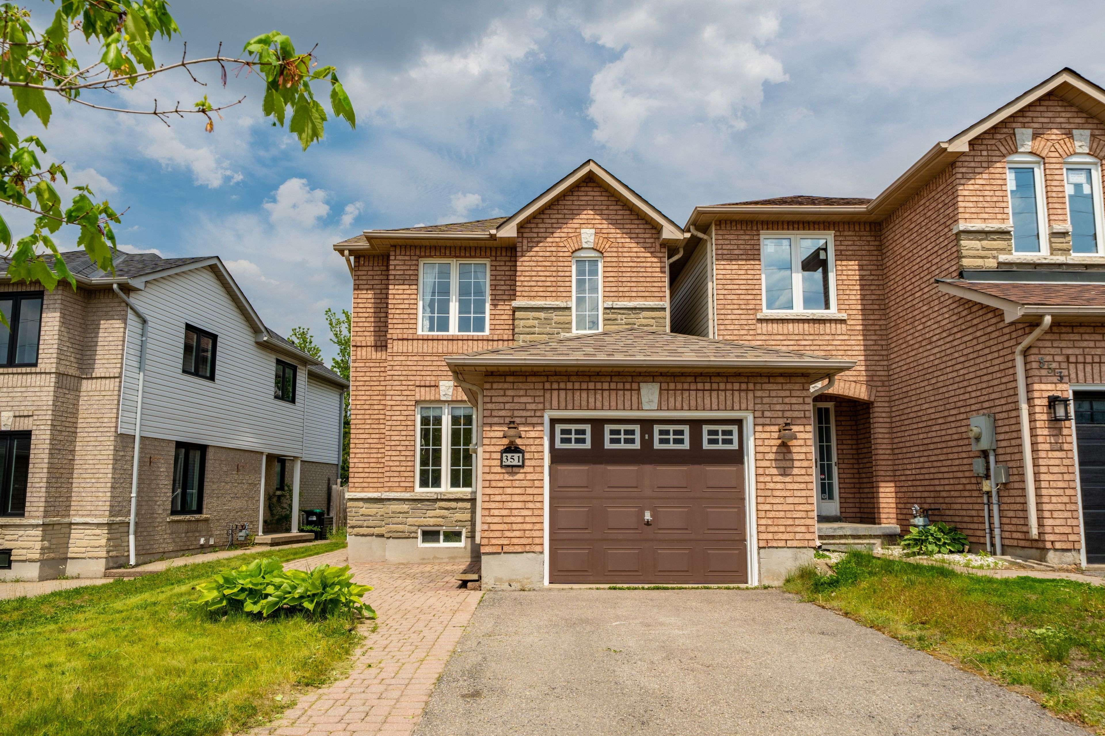 351 Ferndale DR S, Barrie, ON L4N 9Y6