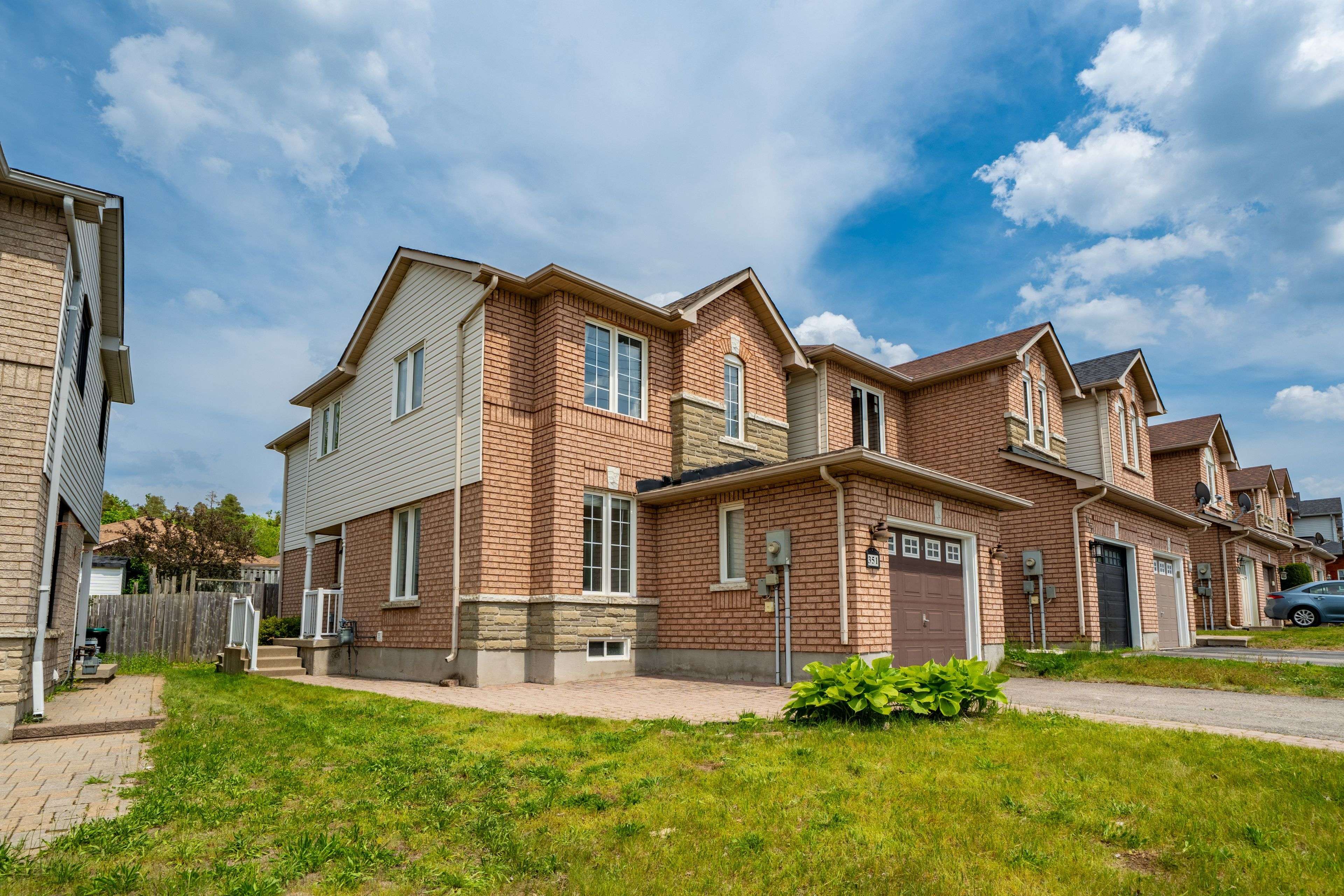 351 Ferndale DR S, Barrie, ON L4N 9Y6